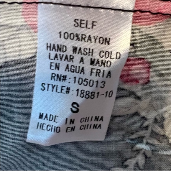 Emily Wonder Women's Black Floral Top size small - Picture 8 of 8